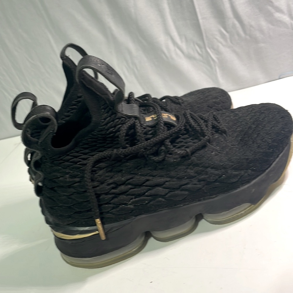 Nike LeBron 15